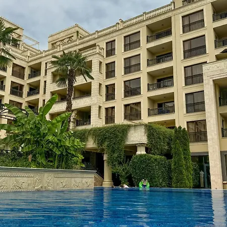 Pool View In Apartmán